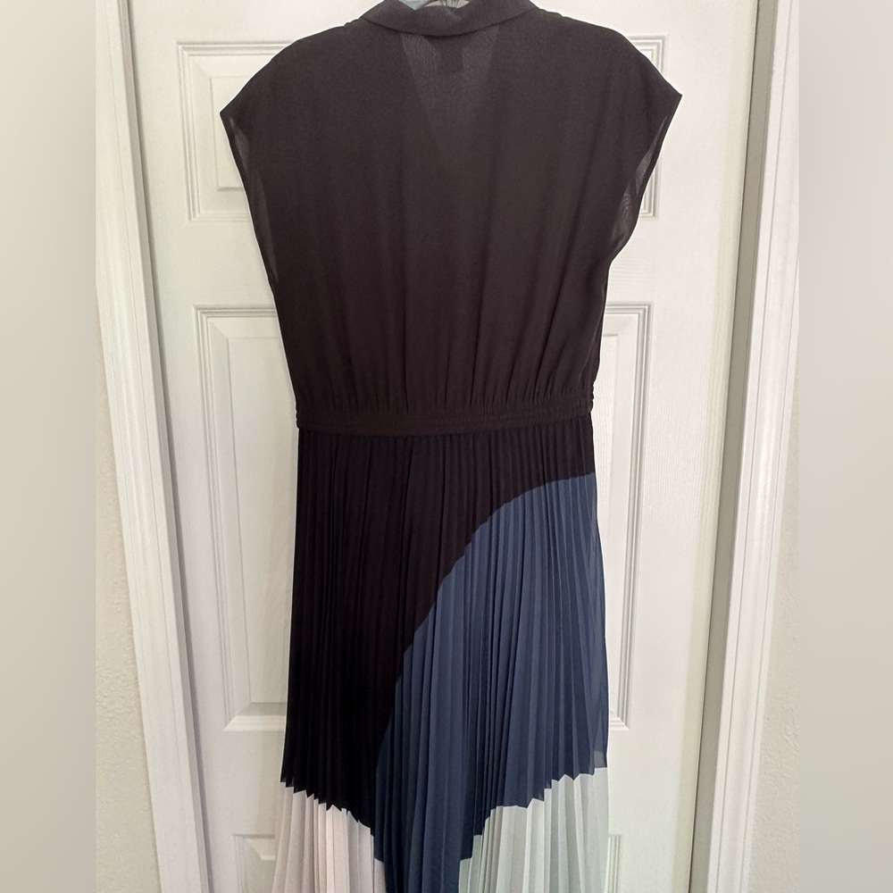 Club Monaco dress size 6. As seen on Meghan Markle